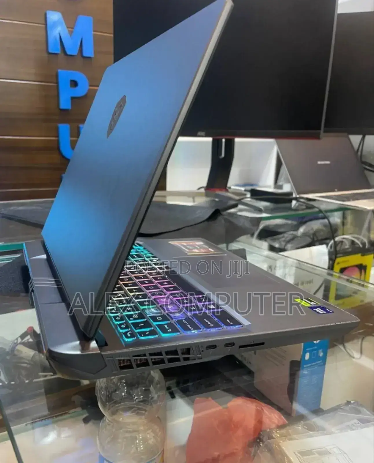 New Laptop MSI Vector 17 HX AI A2XWJG 16GB Intel Core Ultra 7 SSD 1T