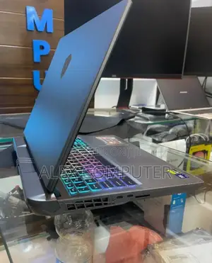 New Laptop MSI Vector 17 HX AI A2XWJG 16GB Intel Core Ultra 7 SSD 1T