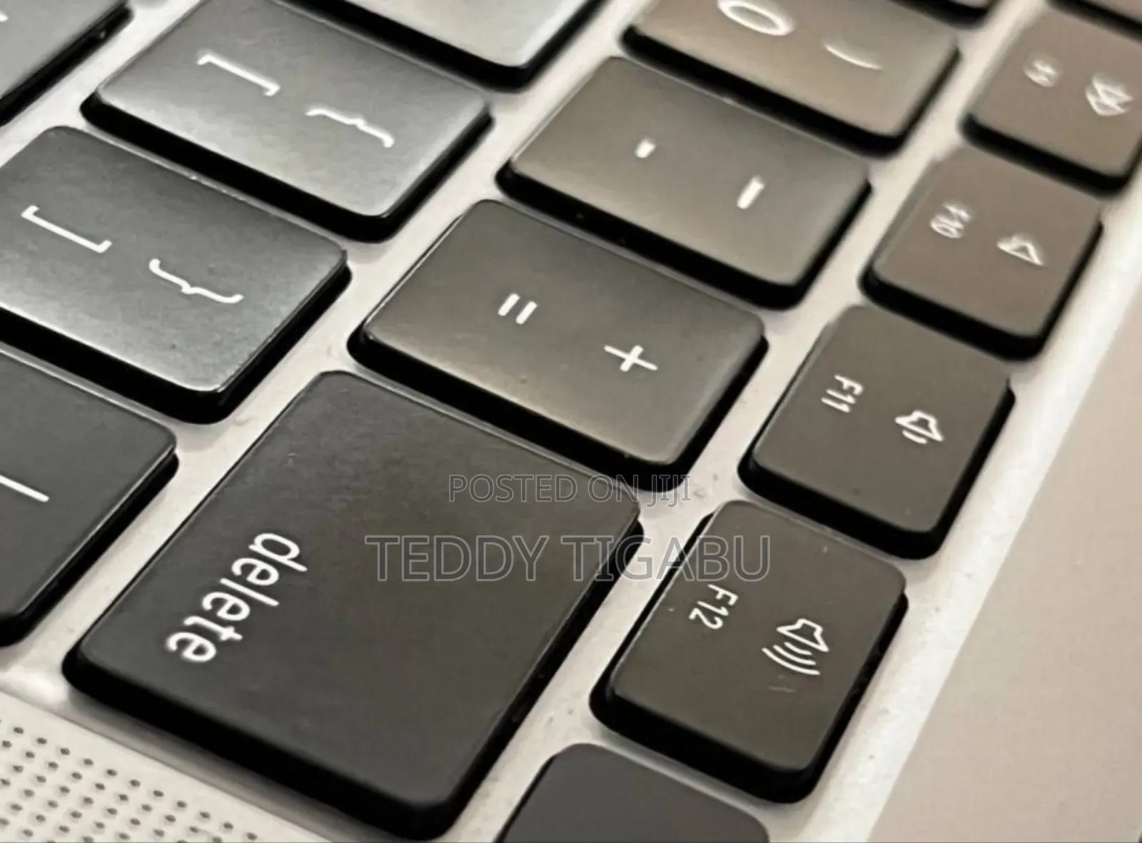 New Laptop Apple MacBook Pro 16GB Intel Core I5 SSD 512GB