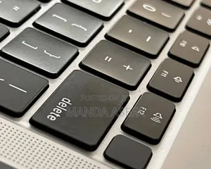 New Laptop Apple MacBook Pro 2020 16GB Intel Core I5 SSD 512GB