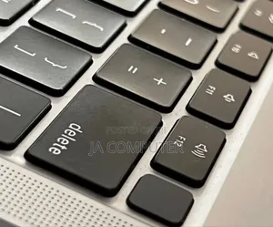 New Laptop Apple MacBook Pro 2020 16GB Intel Core I5 SSD 512GB