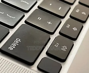 New Laptop Apple MacBook Pro 16GB Intel Core I5 SSD 512GB