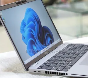 Photo - New Laptop Dell Latitude 5540 16GB Intel Core I7 SSD 512GB