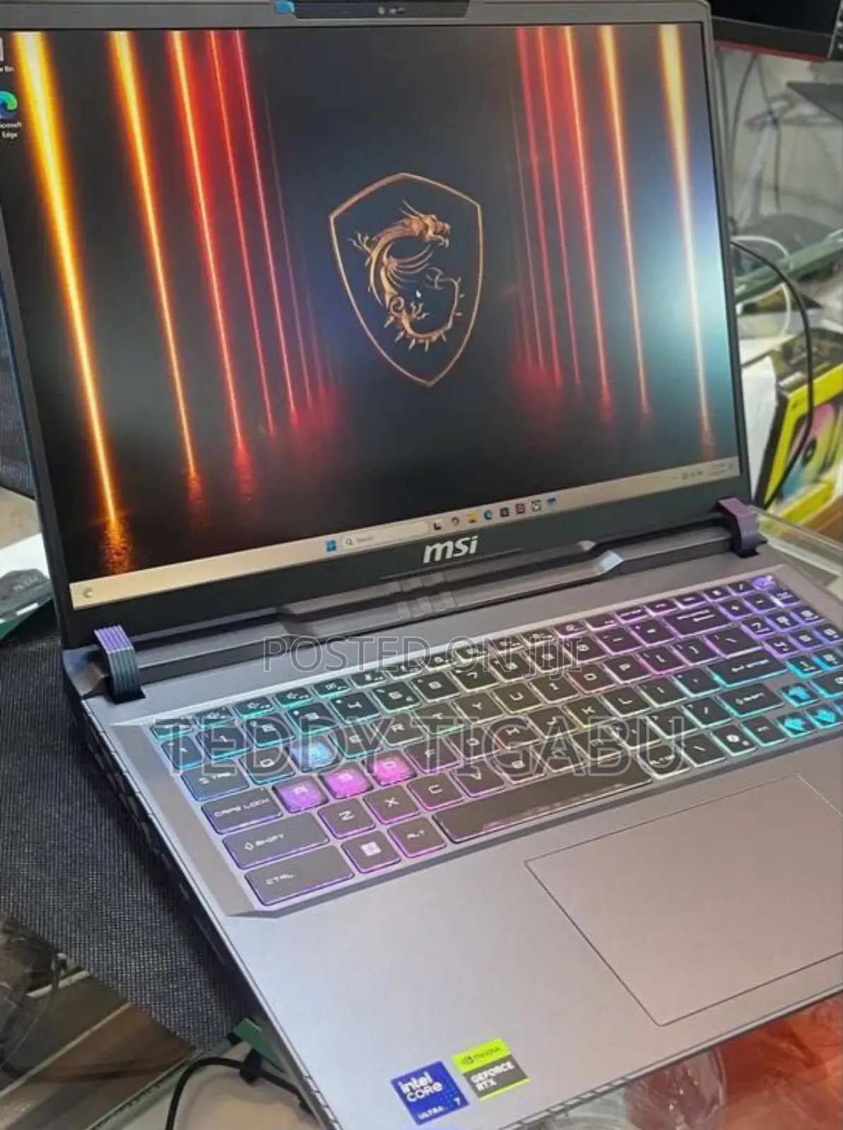 New Laptop MSI Vector 17 HX AI A2XWJG 16GB Intel Core Ultra 7 SSD 1T