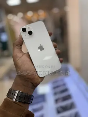 Photo - New Apple iPhone 13 128 GB Silver