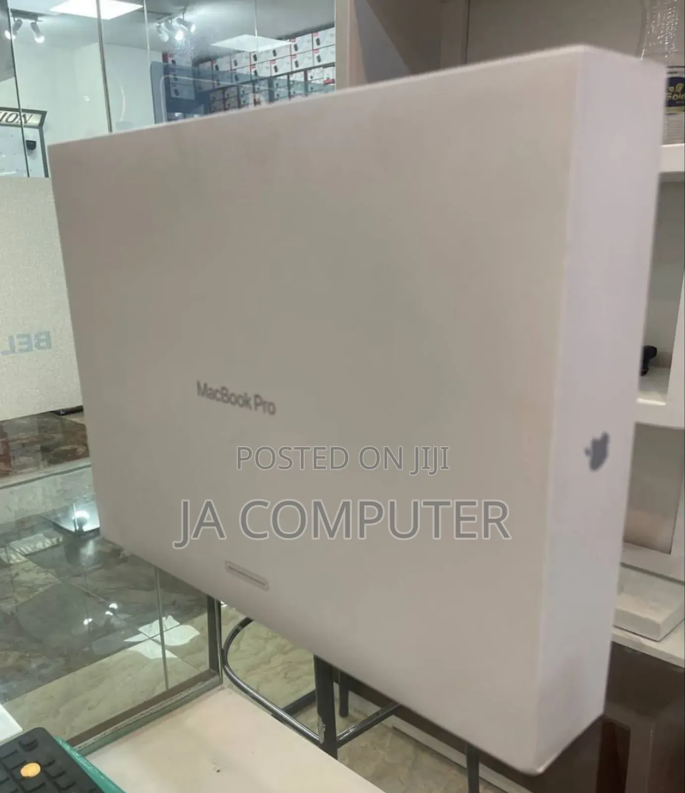 New Laptop Apple MacBook Pro 2022 M2 16GB Apple M2 SSD 4T