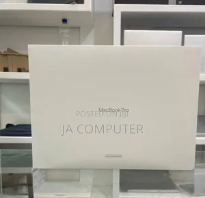 Photo - New Laptop Apple MacBook Pro 2022 M2 16GB Apple M2 SSD 4T