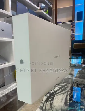 Photo - New Laptop Apple MacBook Pro 16GB Apple M2 SSD 512GB