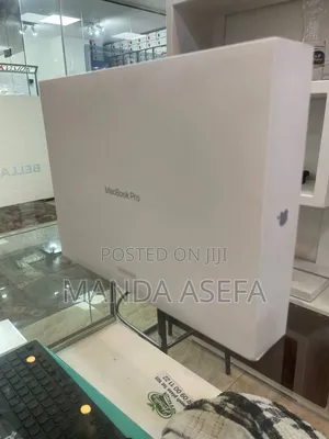 Photo - New Laptop Apple MacBook Pro 16GB Apple M2 SSD 4T