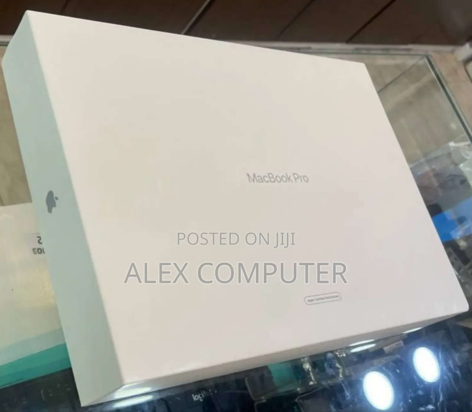 New Laptop Apple MacBook Pro 2022 M2 16GB Apple M2 SSD 1T