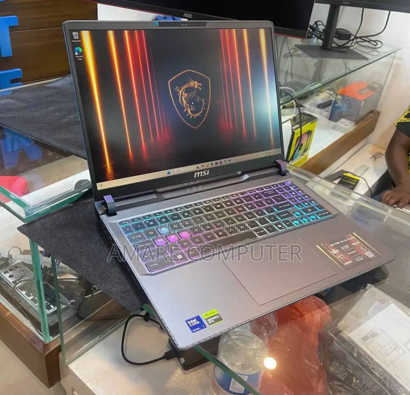 New Laptop MSI Vector 17 HX AI A2XWJG 16GB Intel Core Ultra 7 SSD 1T