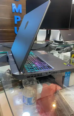 New Laptop MSI Vector 17 HX AI A2XWJG 16GB Intel Core Ultra 7 SSD 1T