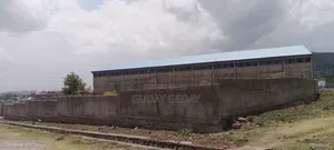 የሚከራይ 10000 ካሬ ላይ ያረፈ መጋዘን