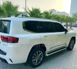 Toyota Land Cruiser 2023 White