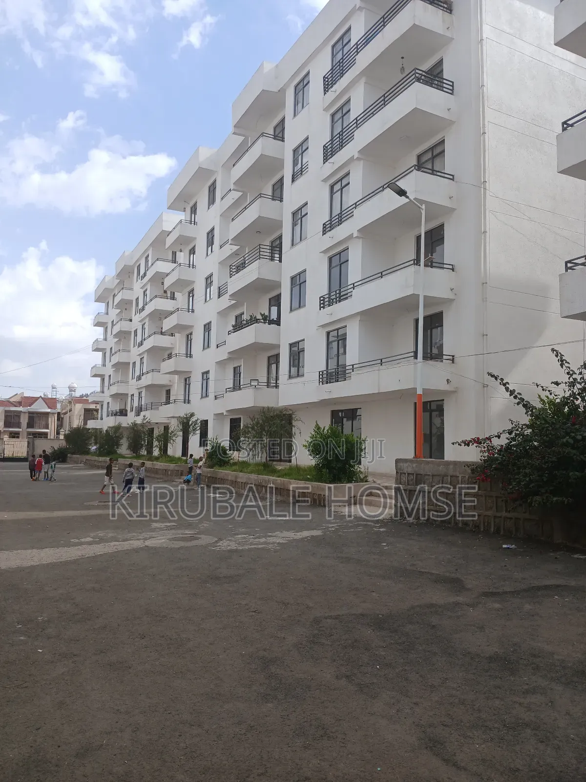 3bdrm Apartment in ኖህ ሃያት አባሳደር, Bole for sale