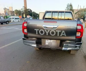 Toyota Hilux 2022 Gray