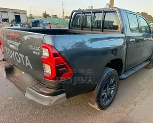 Toyota Hilux 2022 Gray