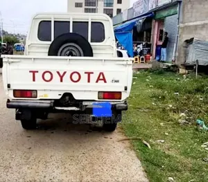 Toyota Land Cruiser 2018 White