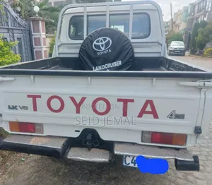 Toyota Land Cruiser 2018 White