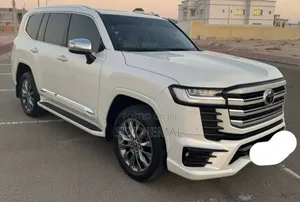 Photo - Toyota Land Cruiser 2022 White
