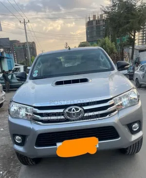 Photo - Toyota Hilux 2018 Silver