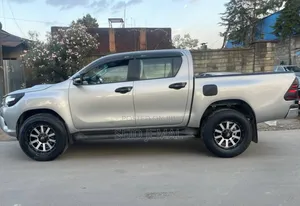 Toyota Hilux 2018 Silver