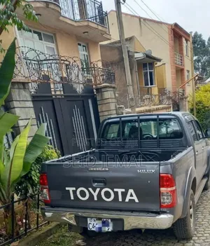 Toyota Hilux 2012 Black