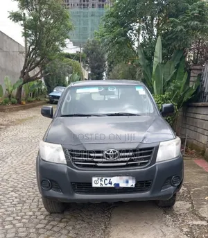 Photo - Toyota Hilux 2012 Black