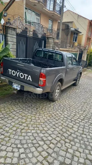 Toyota Hilux 2012 Black