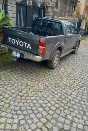 Toyota Hilux 2012 Black