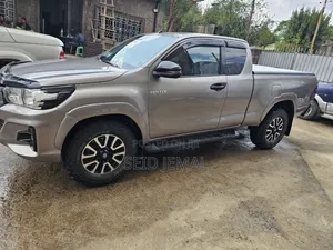 Toyota Hilux 2020 Gray