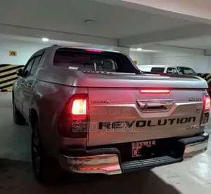 Toyota Hilux 2019 Silver