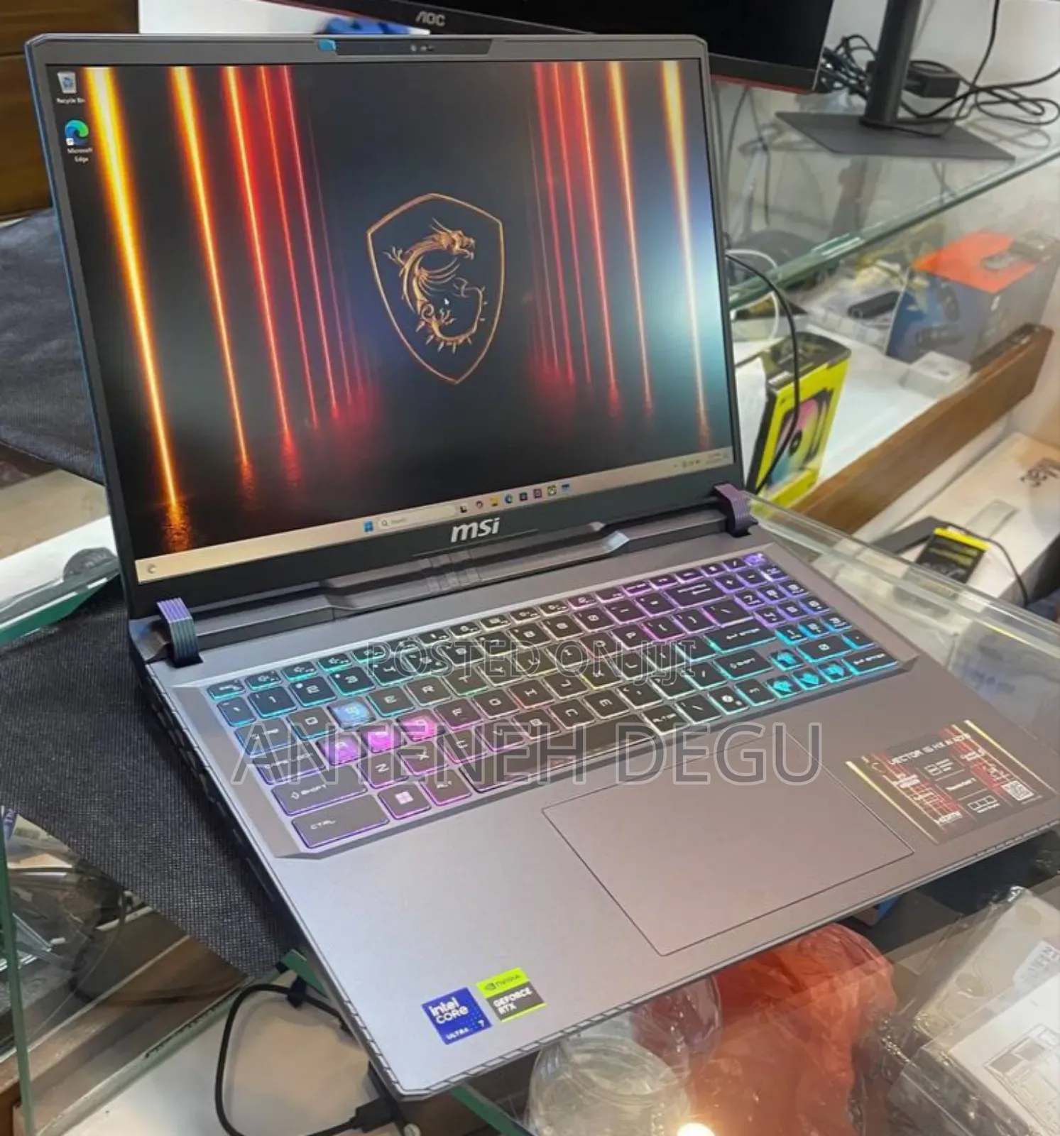 New Laptop MSI Vector 17 HX AI A2XWJG 16GB Intel Core Ultra 7 SSD 1T