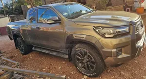 Toyota Hilux 2021 Brown