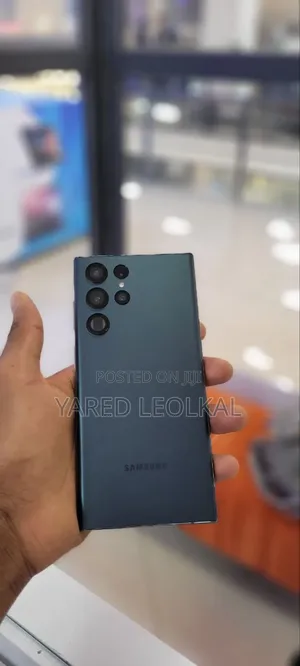 Photo - New Samsung Galaxy S22 Ultra 256 GB Purple