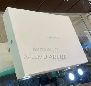 Photo - New Laptop Apple MacBook Pro 2022 M2 16GB Apple M2 SSD 4T