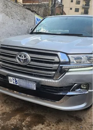 Photo - Toyota Land Cruiser 4.5 V8 VXR 2016 Silver