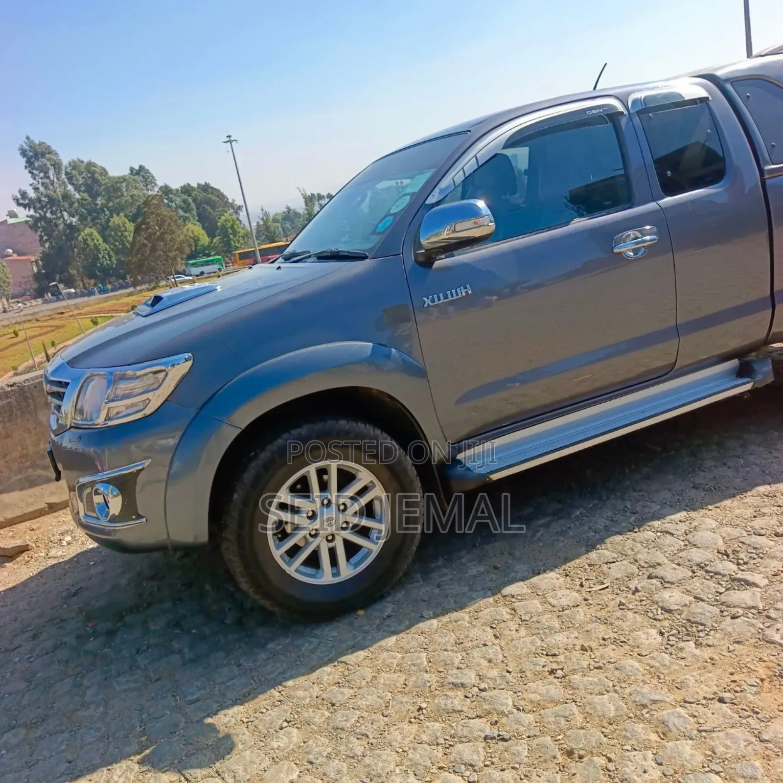 Toyota Hilux 2012 Gray