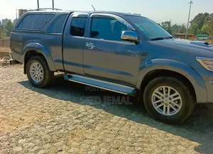 Toyota Hilux 2012 Gray