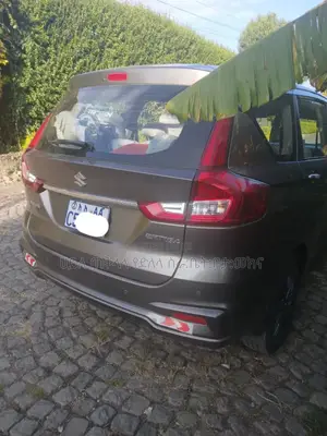 Suzuki Ertiga 2023 Pink