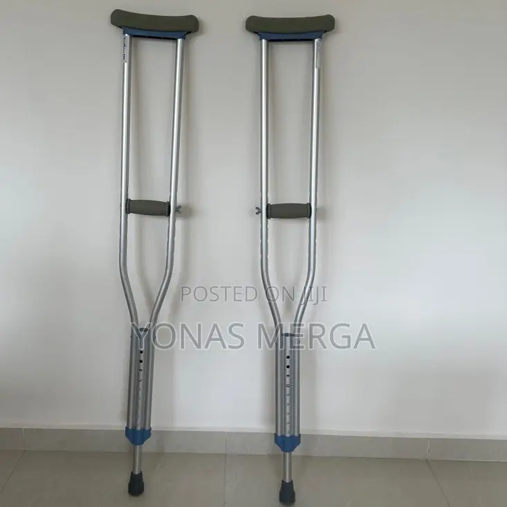 Under Arm Crutches ( New in Box) Crutches፩خcrutchesصcranch
