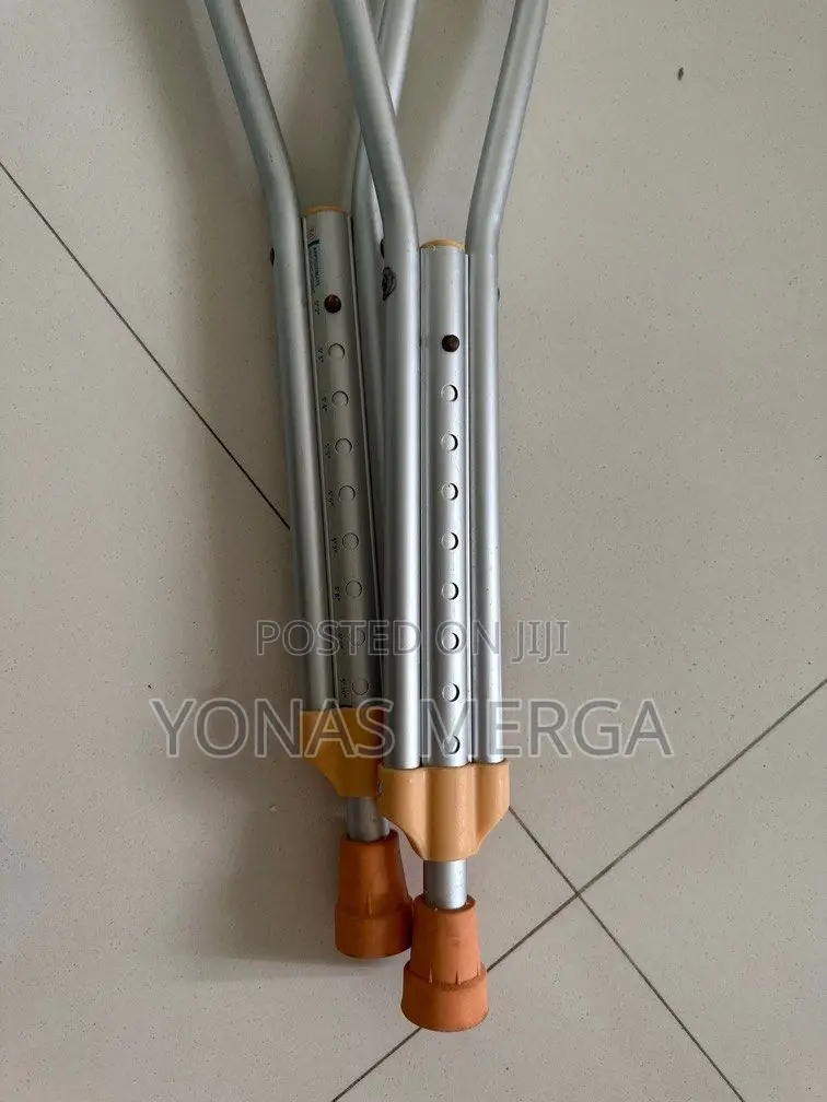 Crutches With Underarm Pads٧٧ideal for Hospital Everyday Use