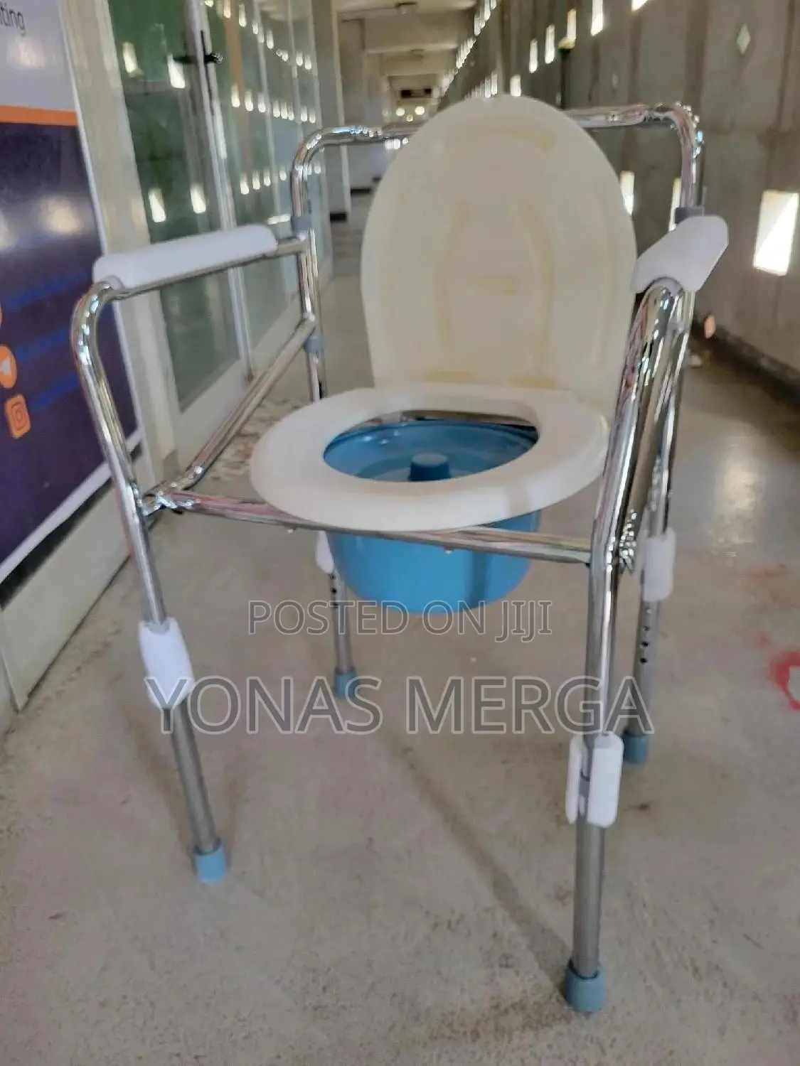 Commode Chairفقshower/Plastic Toilet, With a Lifting Design