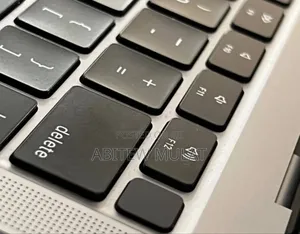 New Laptop Apple MacBook Pro 2020 16GB Intel Core I5 SSD 512GB