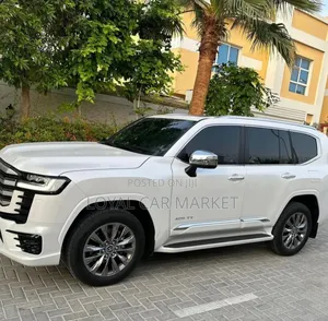 Photo - Toyota Land Cruiser 2022 White
