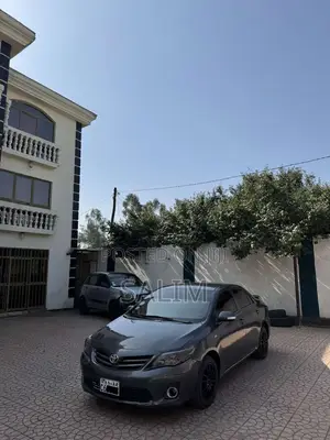 Photo - Toyota Corolla 2013 Gray