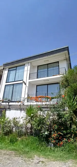 5bdrm House in 72ሰፈር, Addis Ketema for rent
