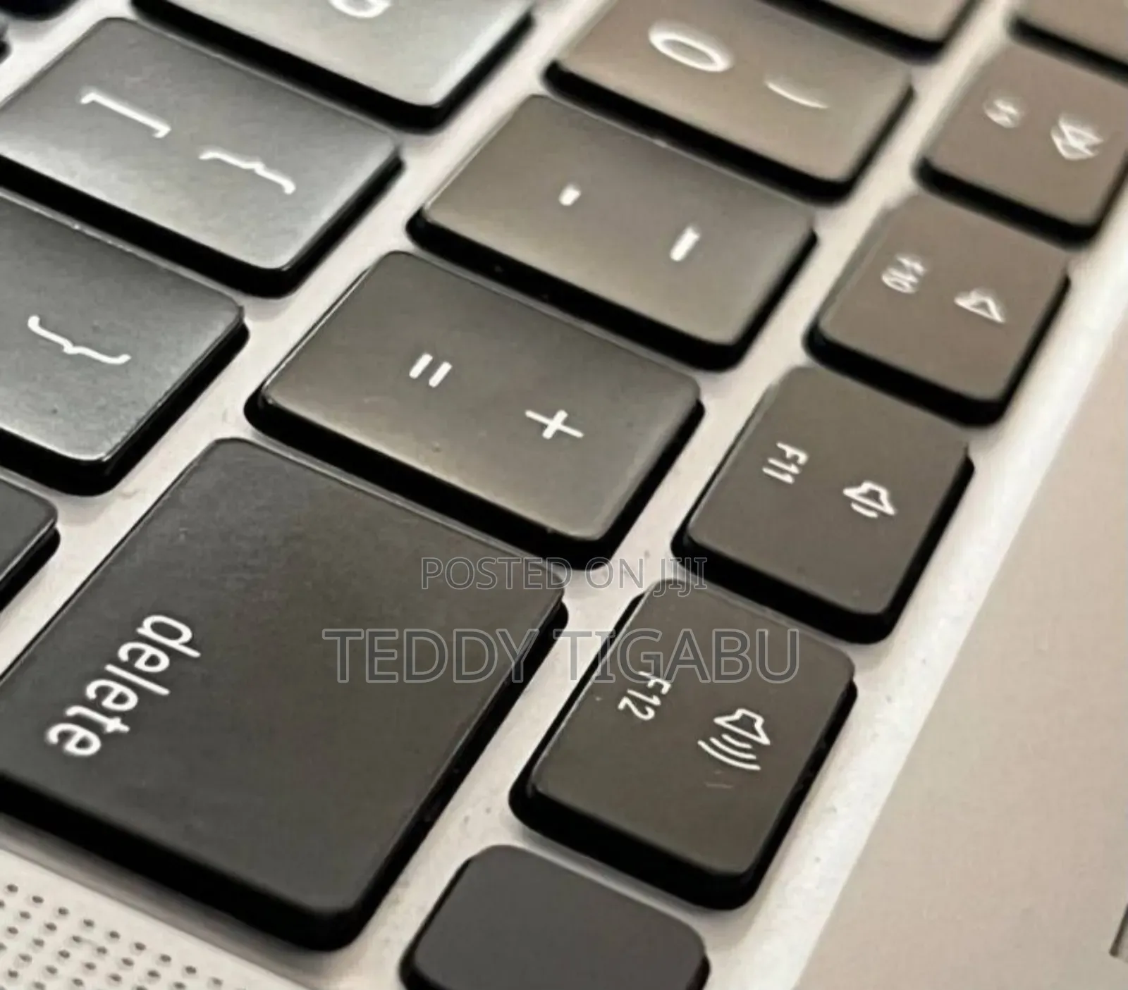 New Laptop Apple MacBook Pro 16GB Intel Core I5 SSD 512GB