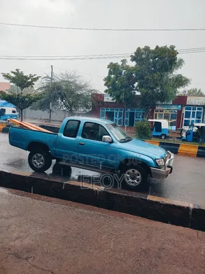 Photo - Toyota Hilux 2001 Blue
