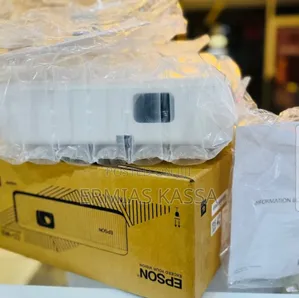 Brand New Epson Projector Co-W01 With Remote and Manual